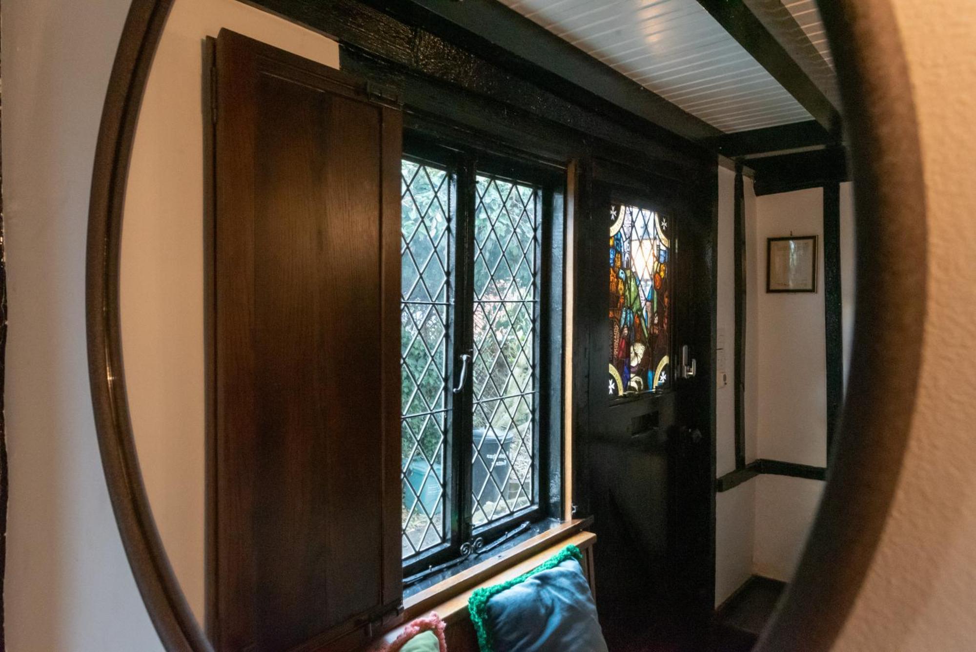 15Th Century Tiny Character Cottage-Henley Centre Exterior photo